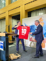 251009_EhrungKrebsIHK-3